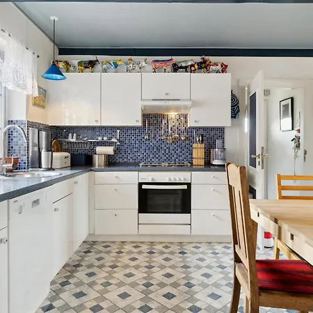 3 Bedroom Amazing In Tatil Evi Nordenbro Vesteregn